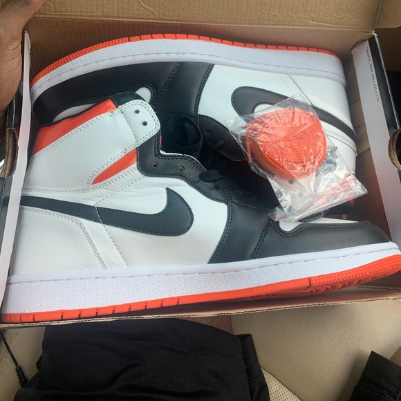 Retro 1 electro orange comes with box and shoe main image 6